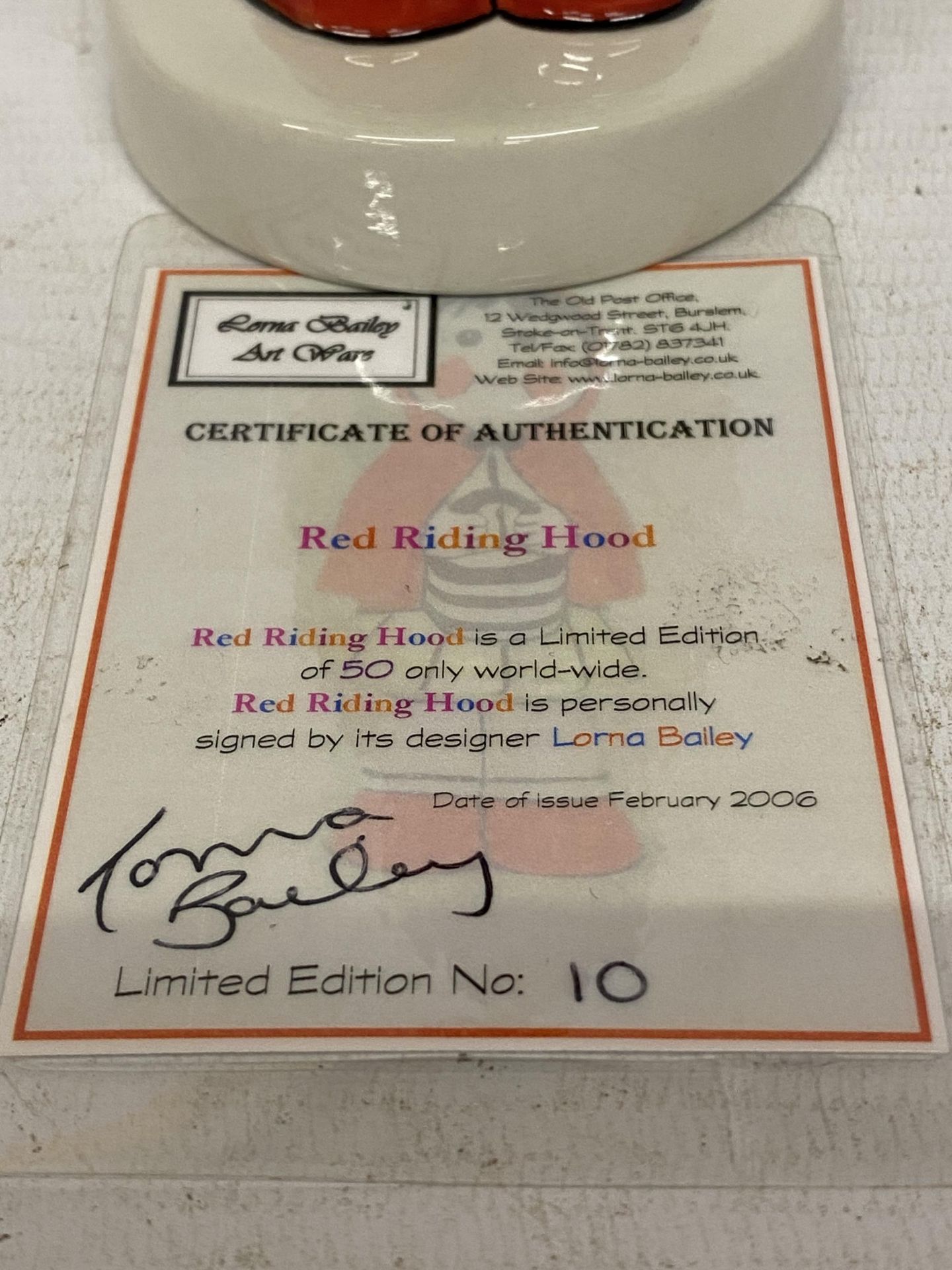 A LIMITED EDITION LORNA BAILEY LITTLE RED RIDING HOOD FIGURE WITH CERTIFICATE, 10/50 - Bild 3 aus 4