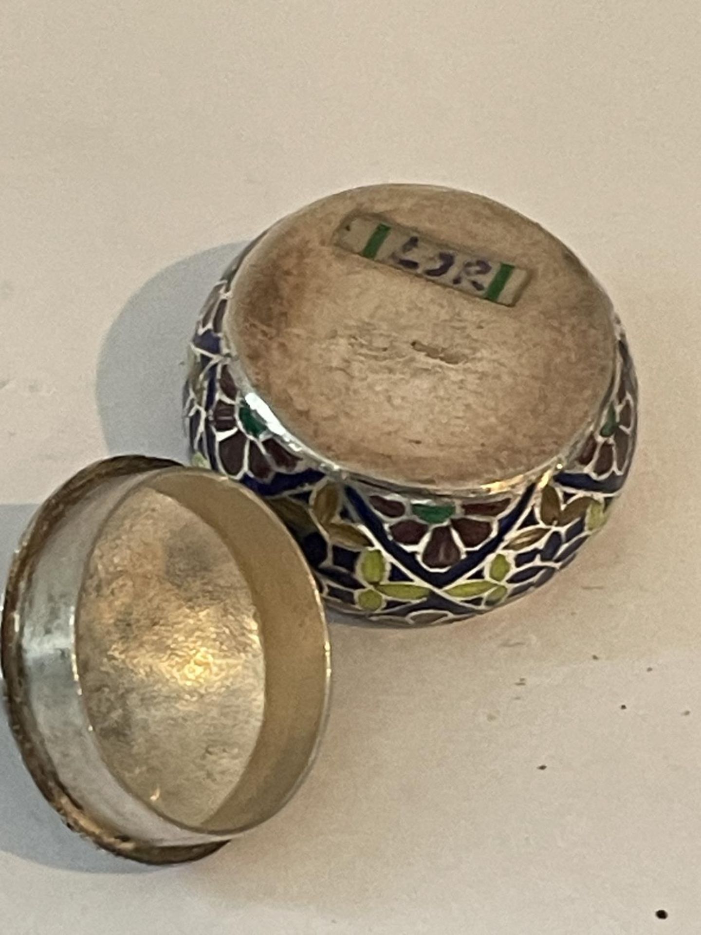 AN ENAMELLED SILVER PILL BOX - Image 3 of 3