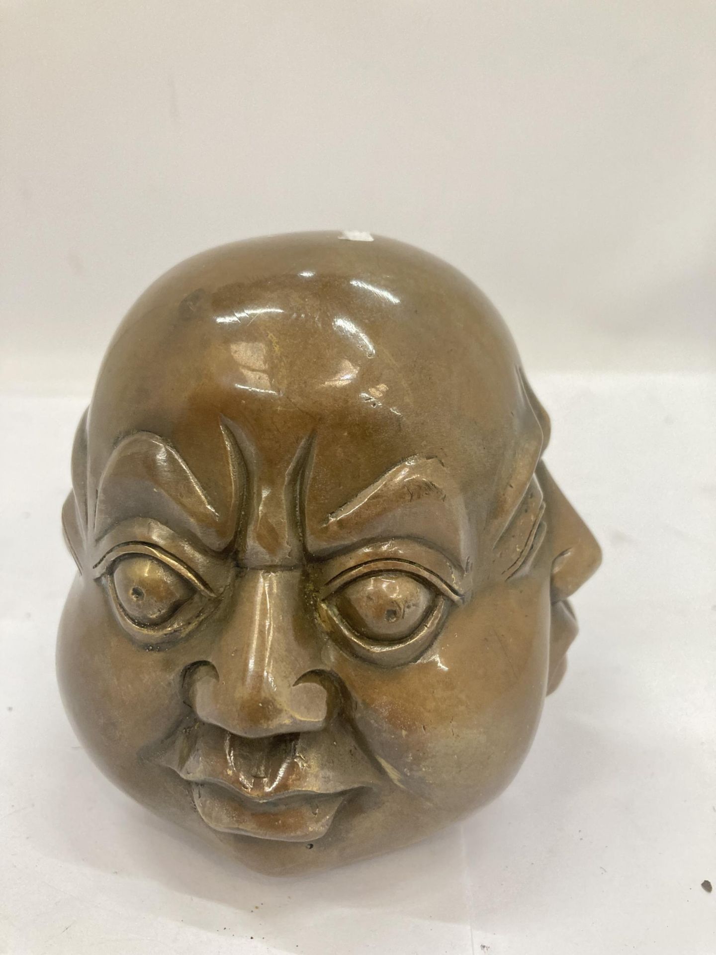 A BRASS FOUR FACED BUDDHA HEAD - Image 5 of 6