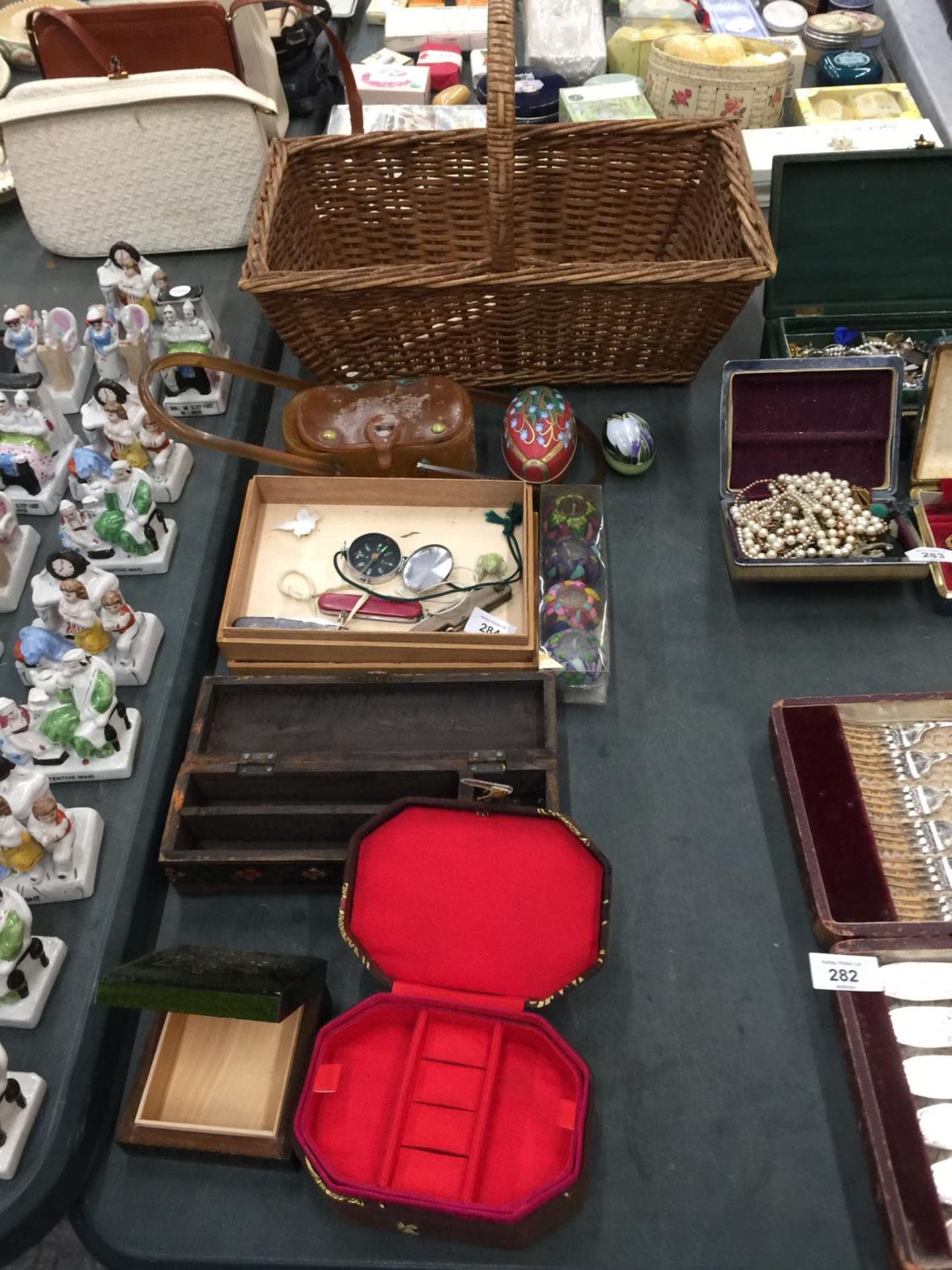 A MIXED LOT TO INCLUDE JEWELLERY BOXES, PEN KNIVES, WICKER BASKET, CANDLES, ETC.,