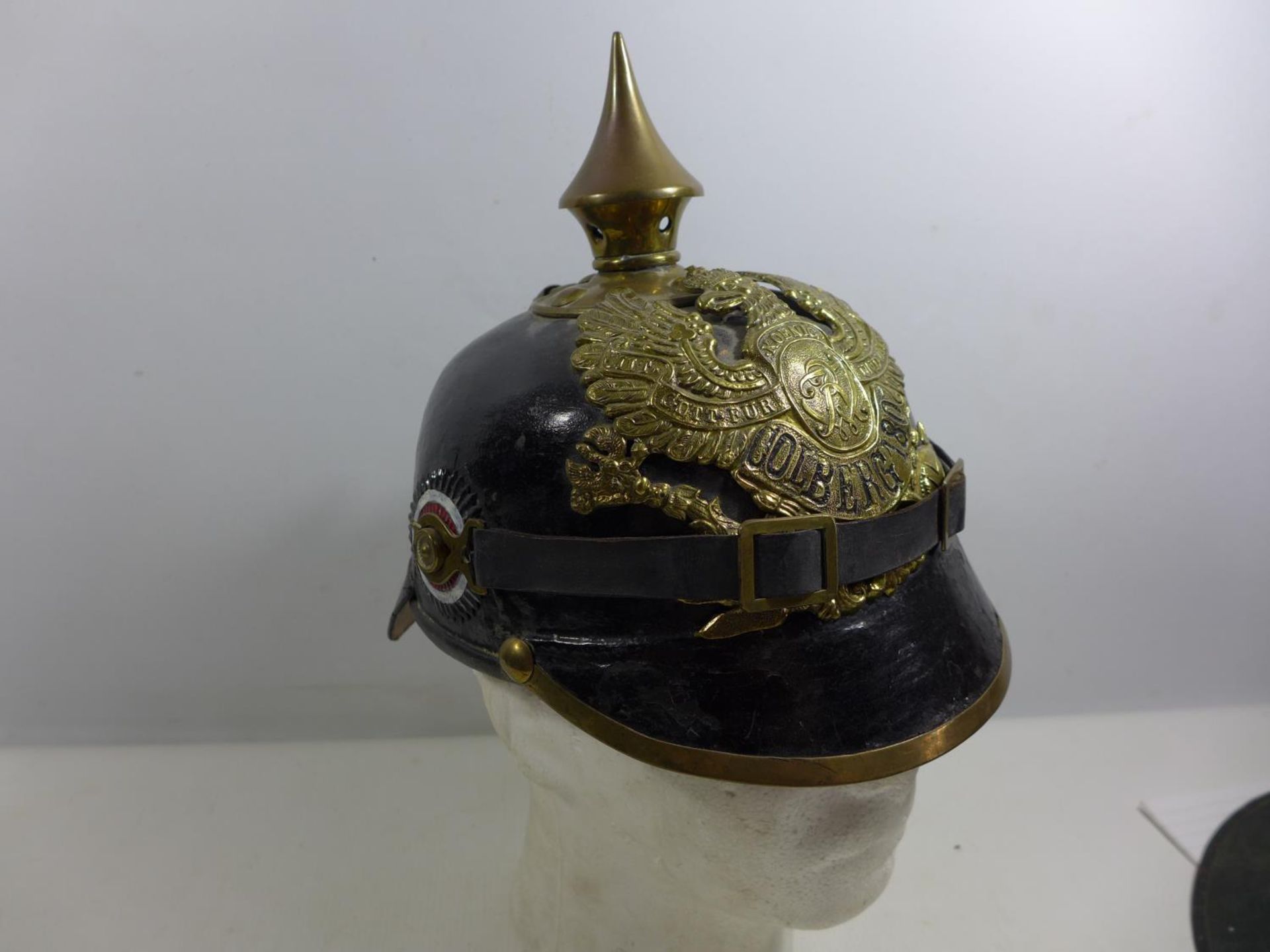 A REPLICA IMPERIAL GERMAN PICKELHAUBE LEATHER COVERED HELMET WITH LEATHER LINING - Image 2 of 4