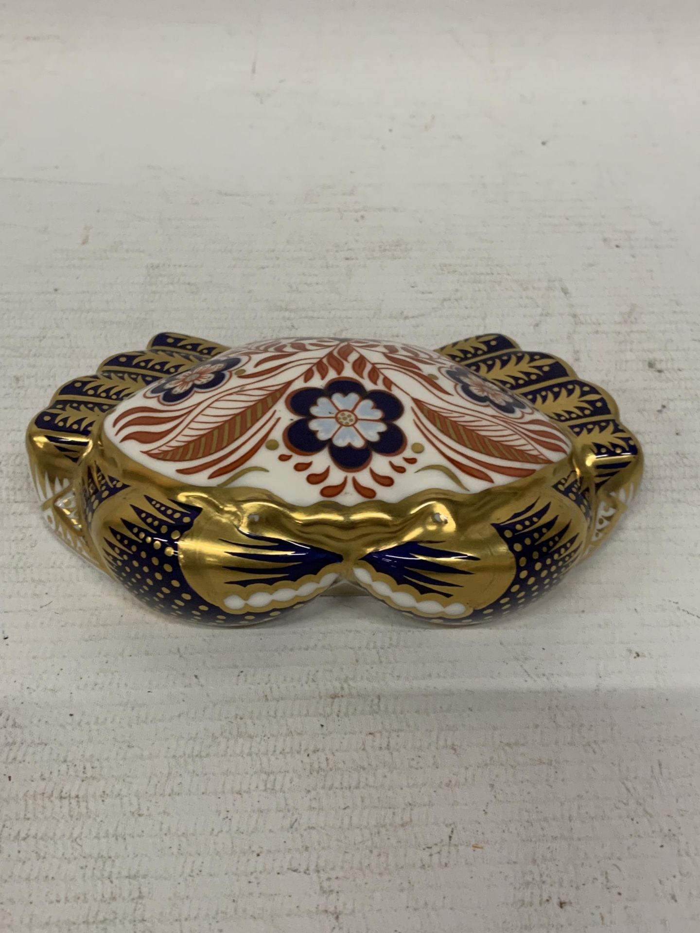 A ROYAL CROWN DERBY IMARI CRAB, GOLD STOPPER