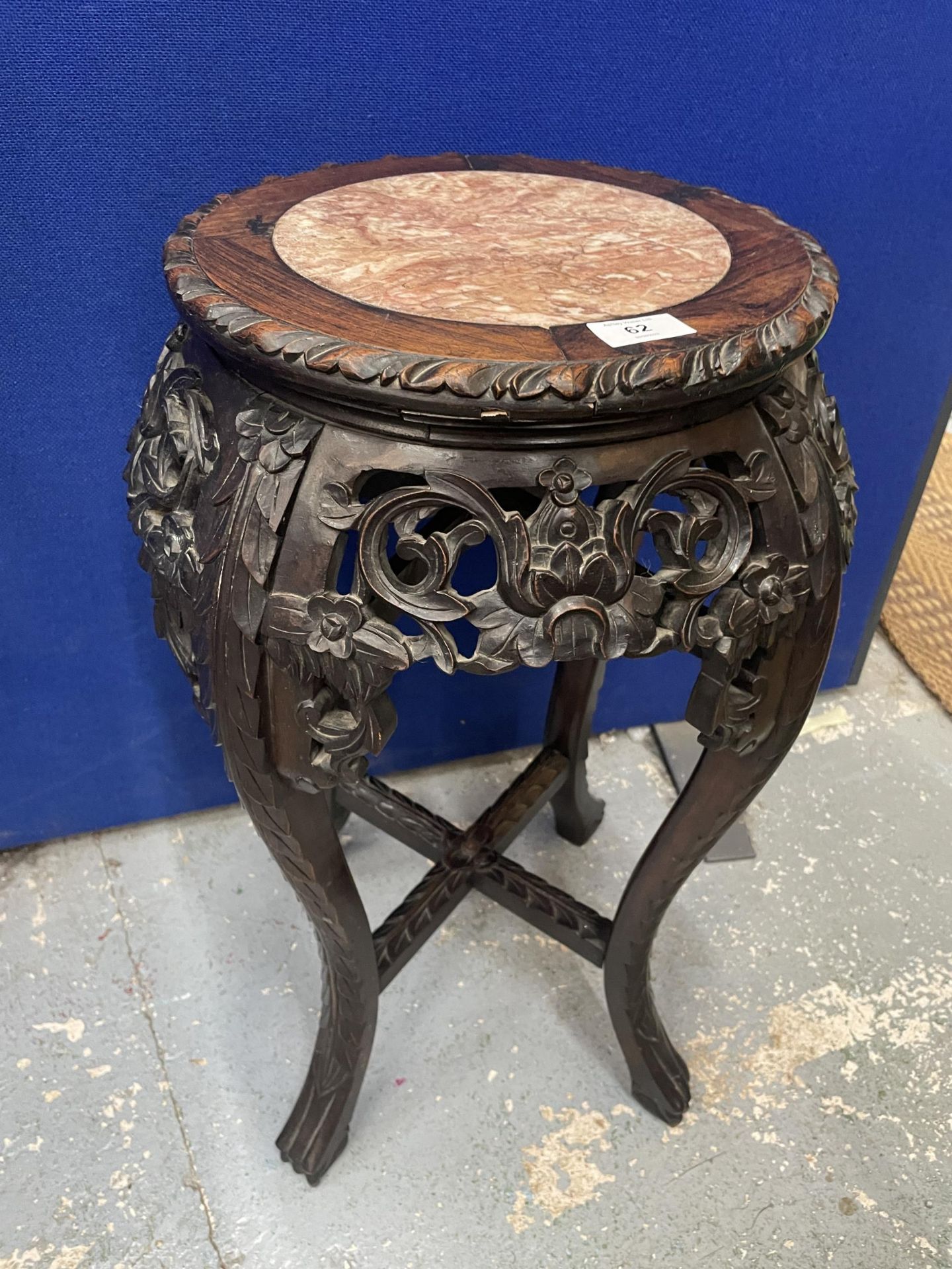 AN ANTIQUE CHINESE CARVED HARDWOOD JARDINIERE STAND WITH MARBLE INSET TOP - Image 2 of 4