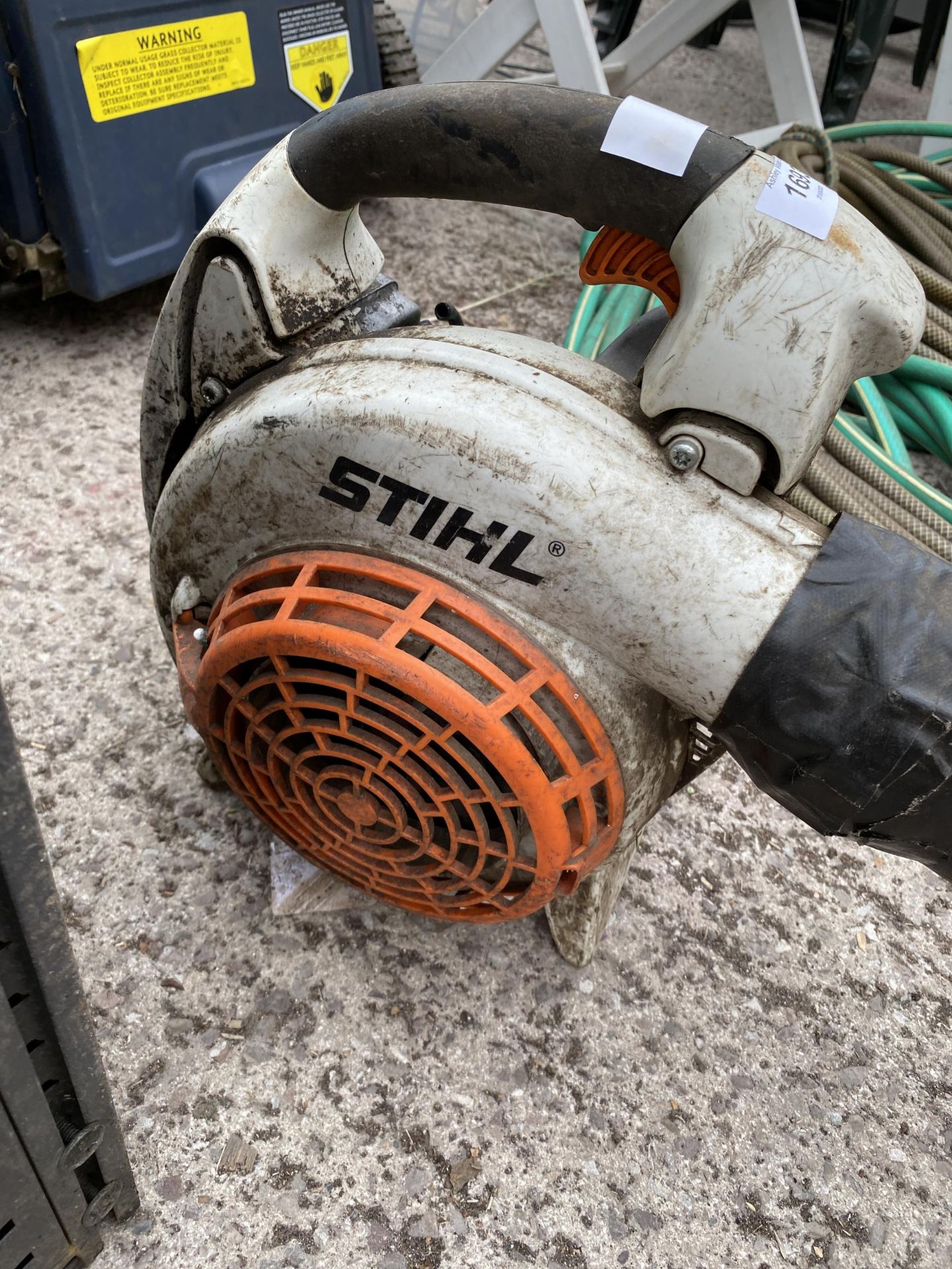 A STIHL PETROL LEAF BLOWER FOR SPARES AND REPAIRS - Image 2 of 3