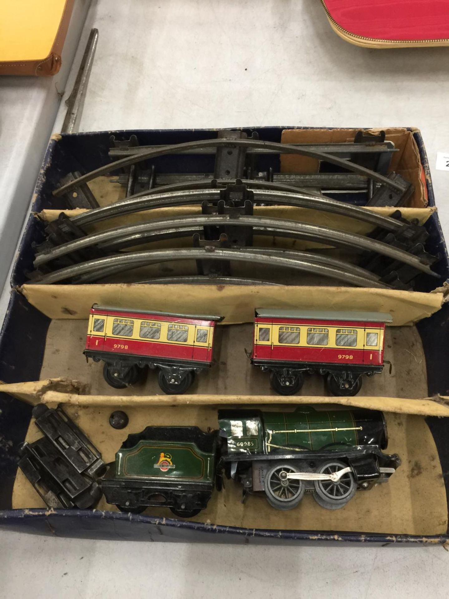 A BOXED HORNBY 'O' GAUGE PASSENGER SET NO. 21 - Image 2 of 3