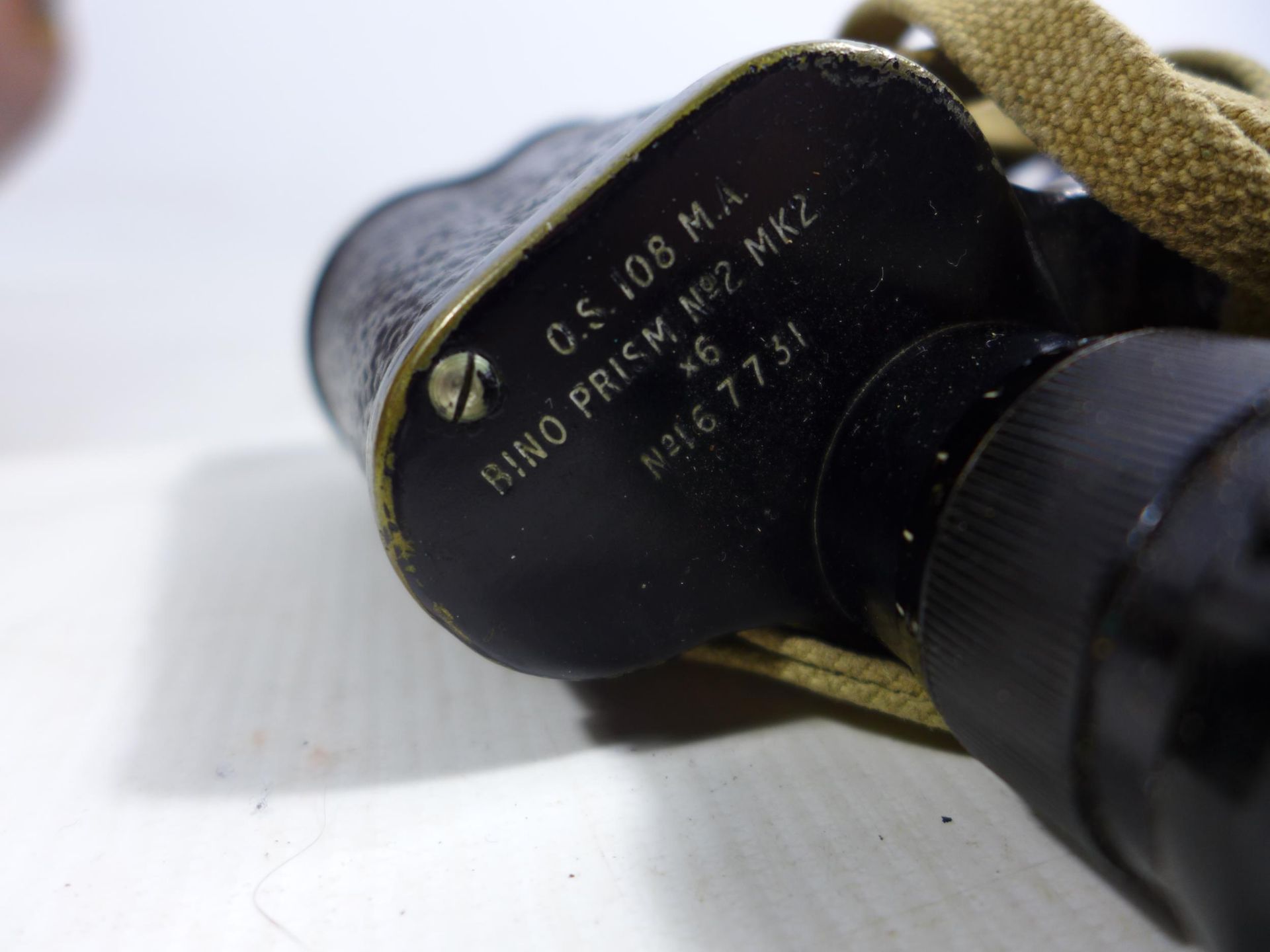 A PAIR OF CASED BRITISH WORLD WAR II MILITARY BINOCULARS - Image 5 of 6