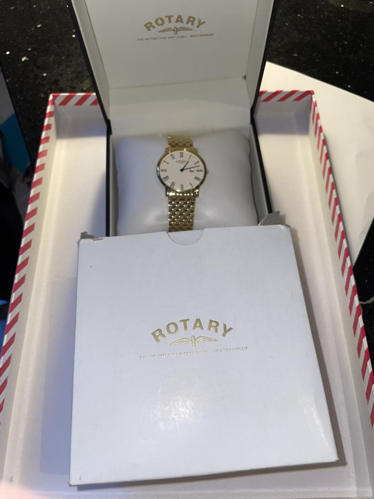 A GENTS ROTARY WRIST WATCH WITH PAPERWORK AND ORIGINAL BOX