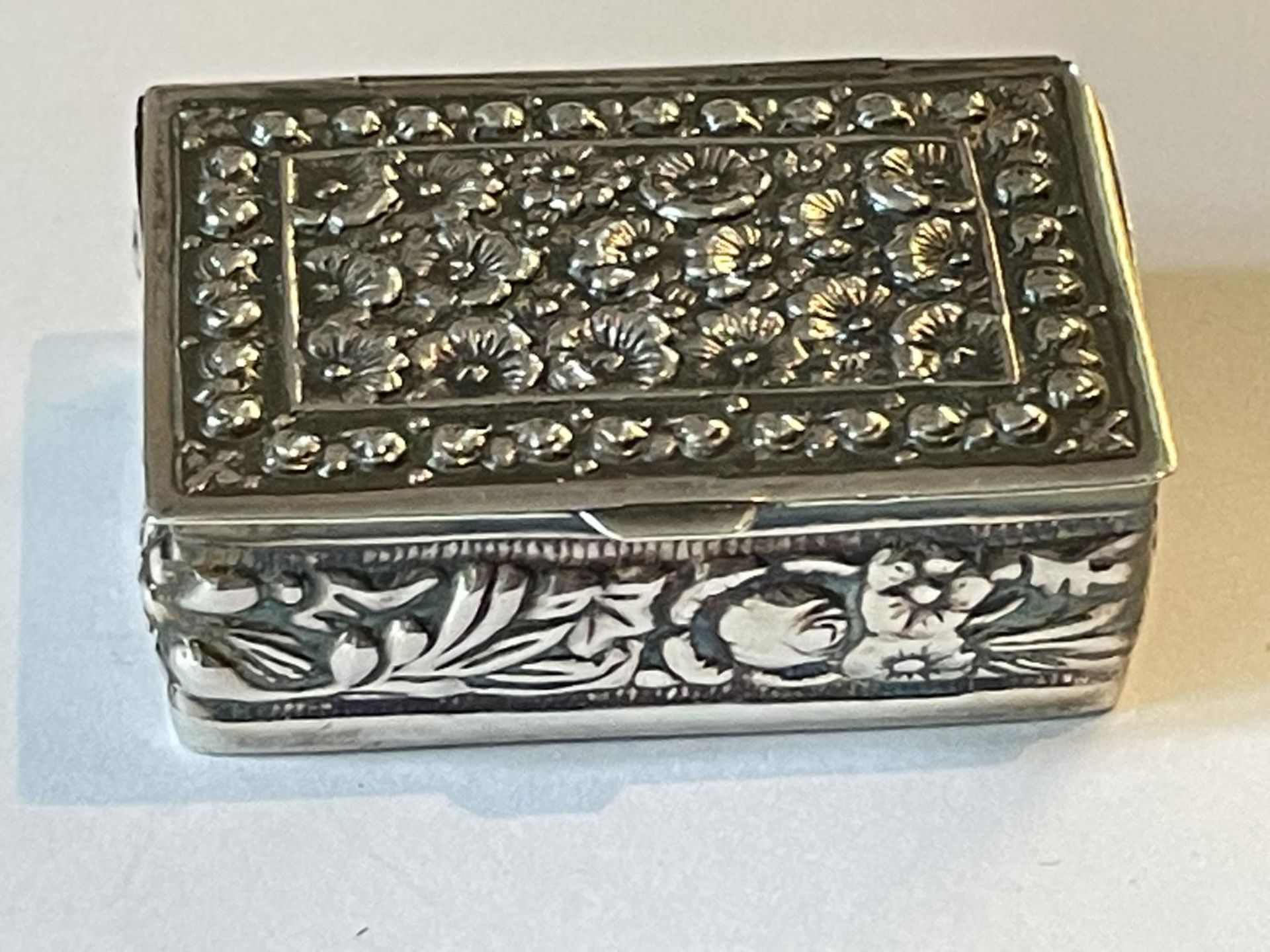 A SILVER RECTANGULAR PILL BOX