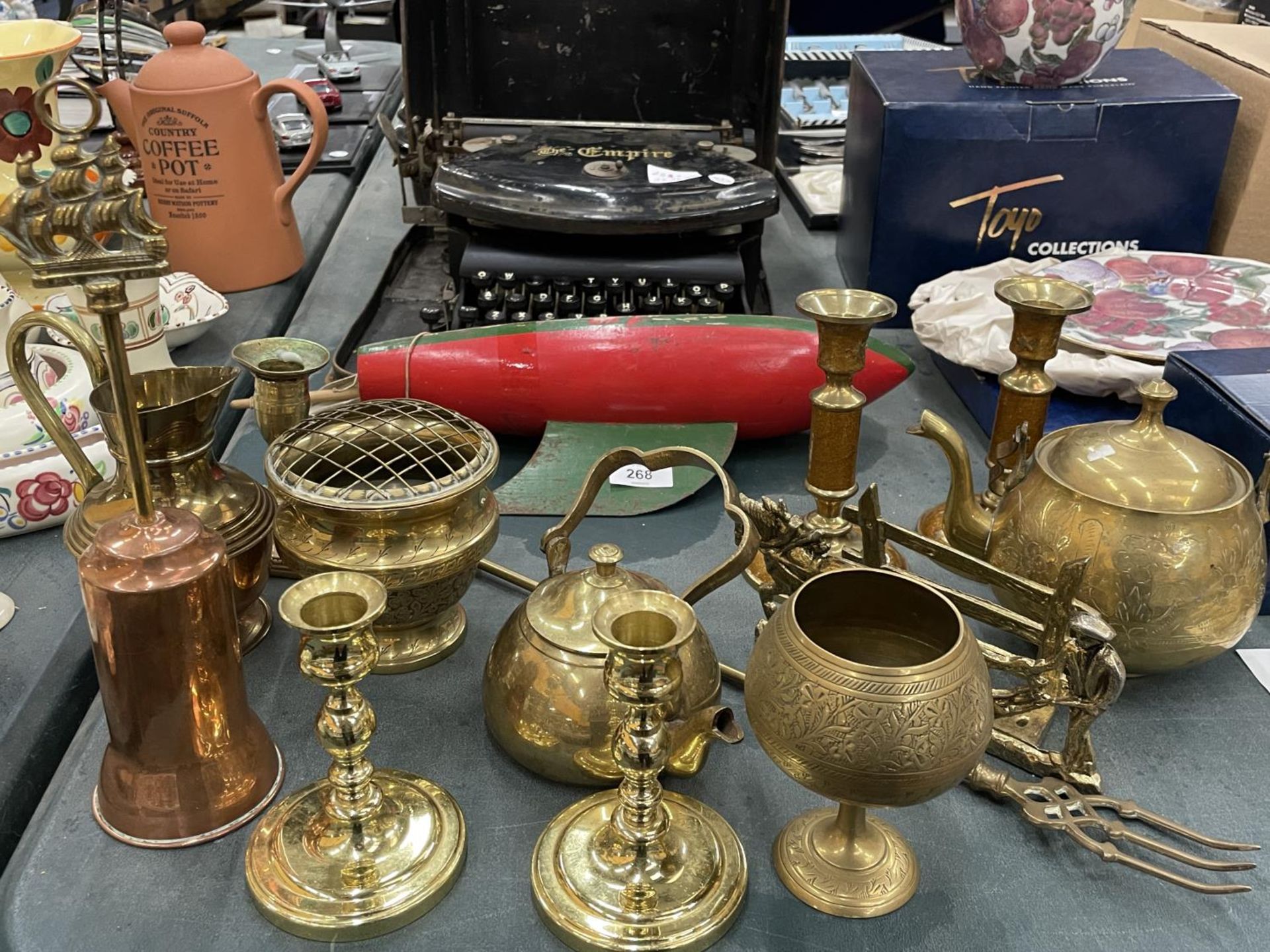 A QUANTITY OF BRASSWARE TO INCLUDE CANDLESTICKS, SMALL KETTLES, ETC