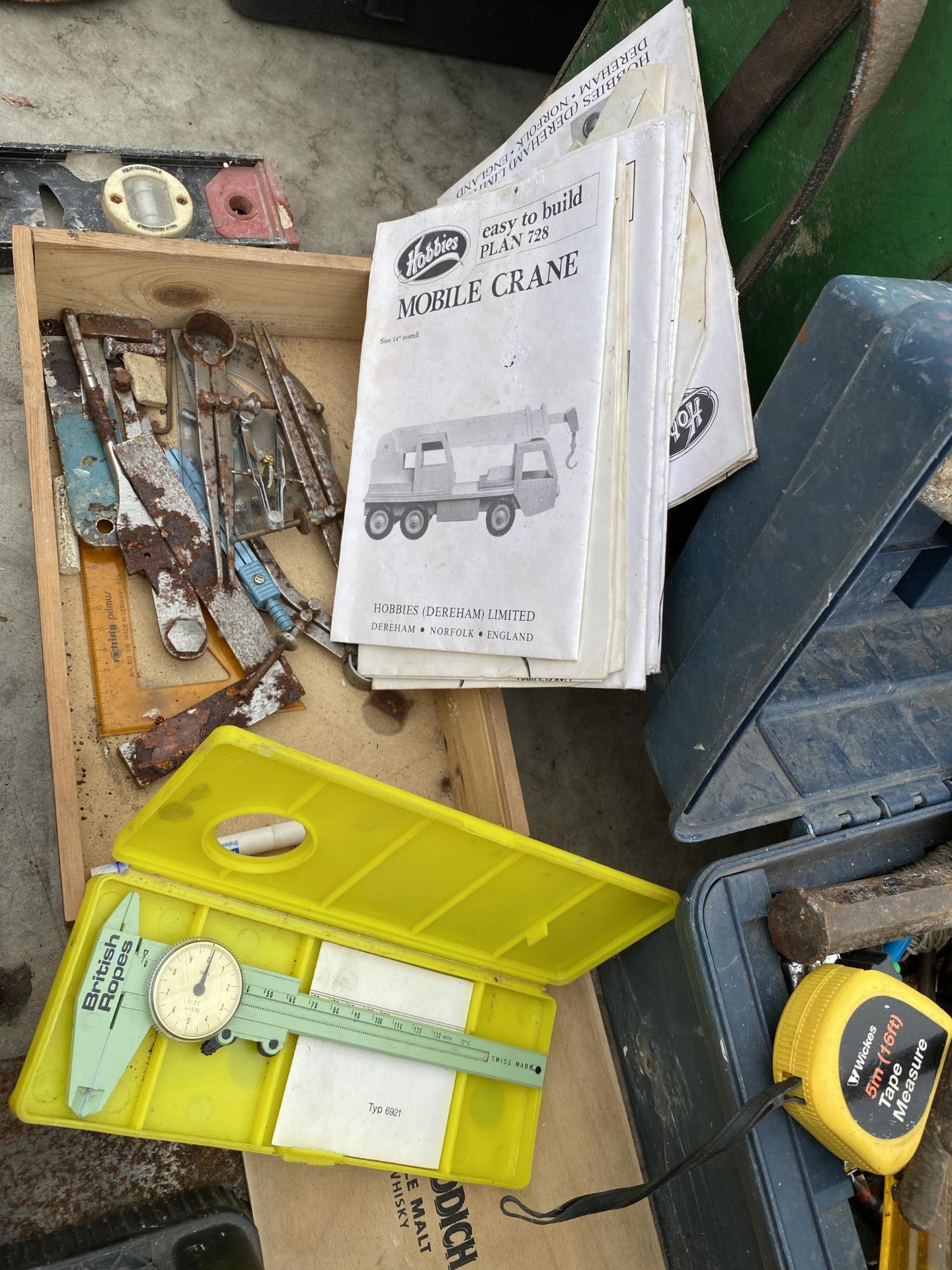 TWO TOOL BOXES CONTAINING VARIOUS TOOLS TO INCLUDE STILSENS, PLIERS AND A HAMMER ETC - Image 7 of 8