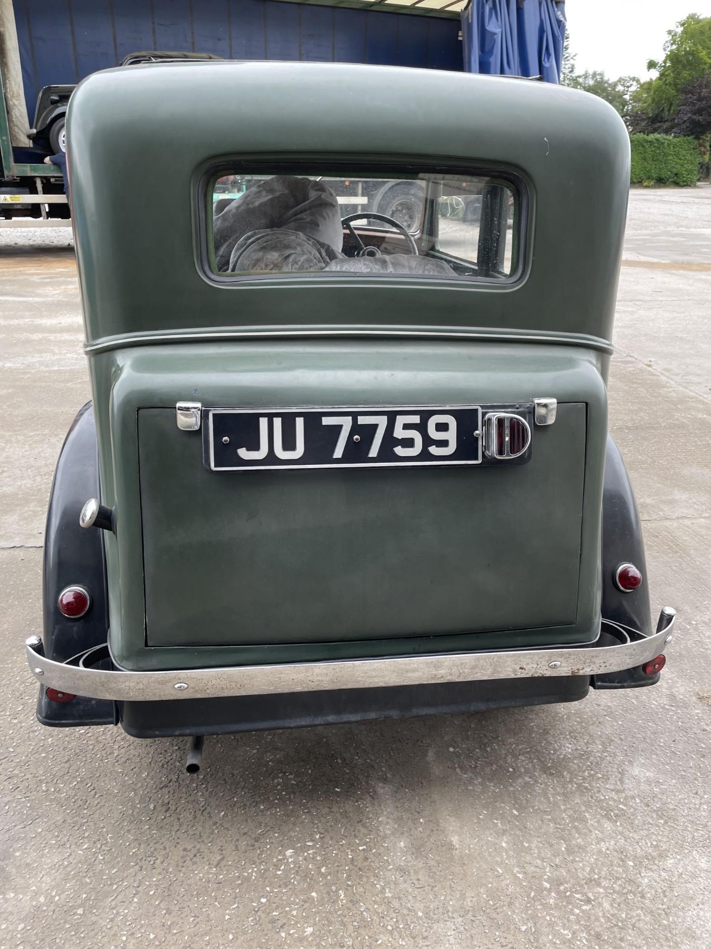 A 1935 AUSTIN 10 MOTOR CAR - REGISTRATION JU 7759, IN VERY GOOD CONDITION, STARTS AND RUNS, ON A V5C - Image 4 of 10