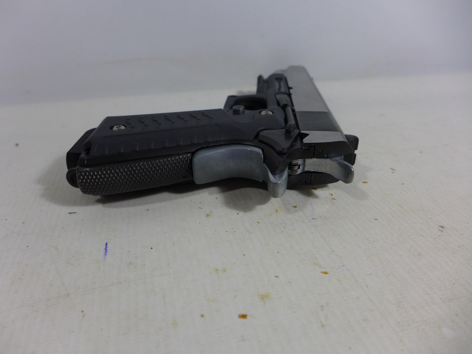 A RECOVER CC3H CO2 6MM CALIBRE AIR SOFT PISTOL, 9CM BARREL, LENGTH 22CM - Image 3 of 5