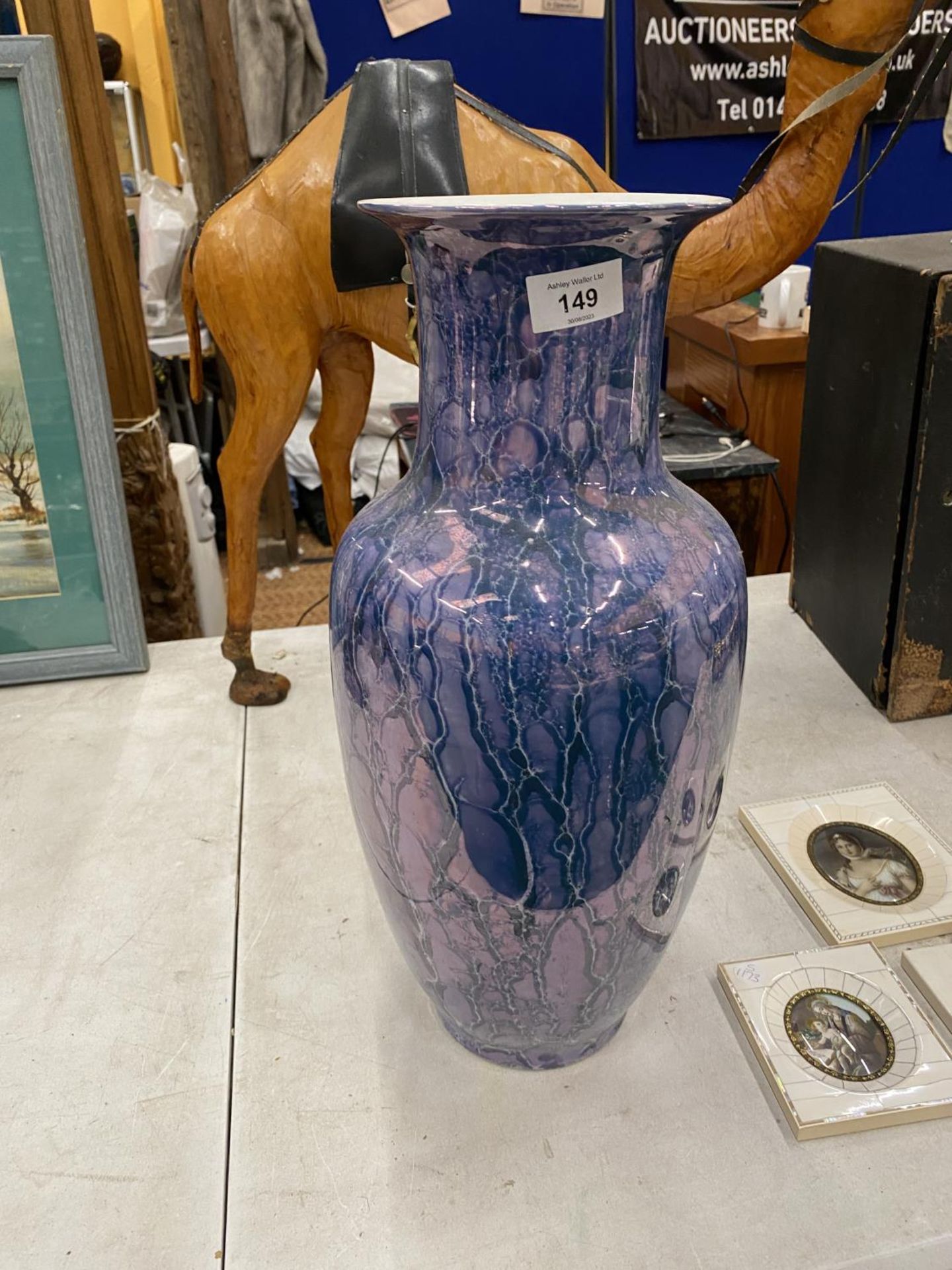 A LARGE LUSTRE WARE VASE, HEIGHT 45CM