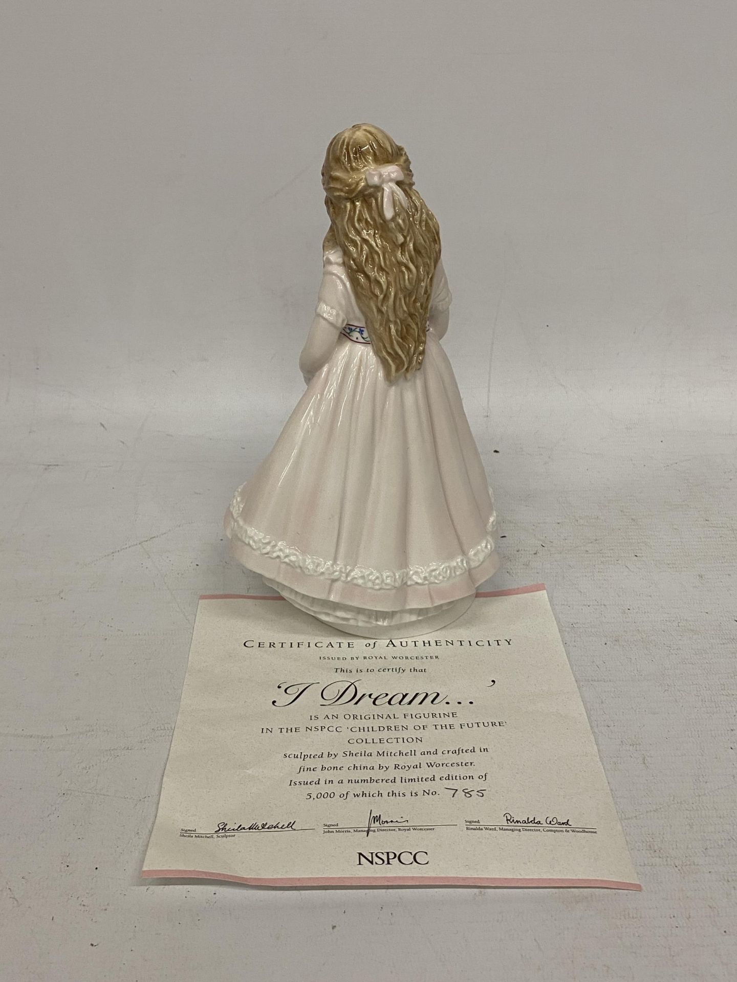 A ROYAL WORCESTER 'I DREAM' LIMITED EDITION FIGURE WITH CERTIFICATE - Image 2 of 3