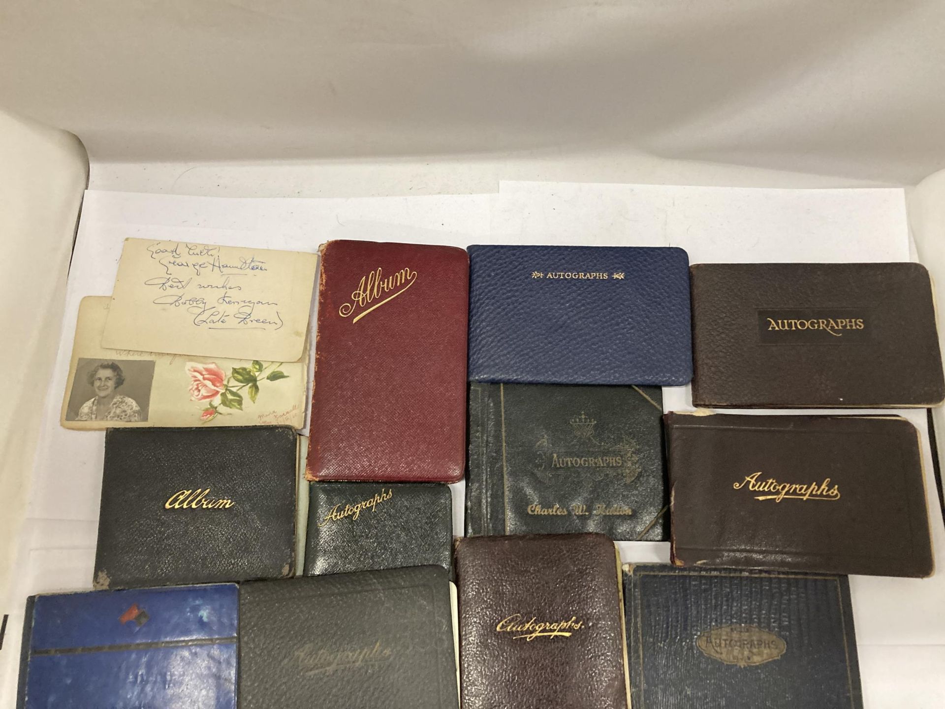 A LARGE COLLECTION OF VINTAGE LEATHER AUTOGRAPH BOOKS - Image 4 of 14