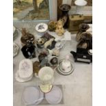 A QUANTITY OF ITEMS TO INCLUDE A BRASS MANTLE CLOCK, POTTERY VASES, ANIMAL FIGURES, GLASSWARE,