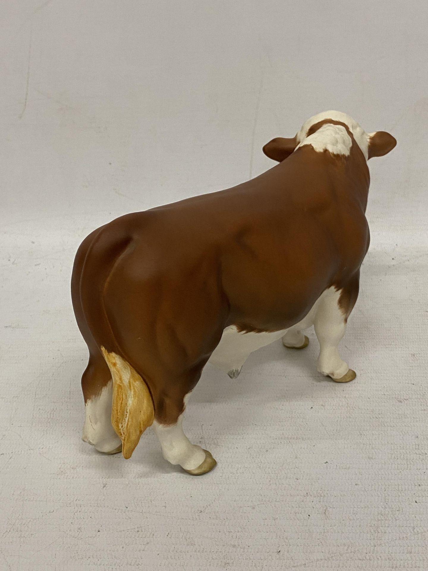 A BESWICK MATT HEREFORD BULL - Image 3 of 3