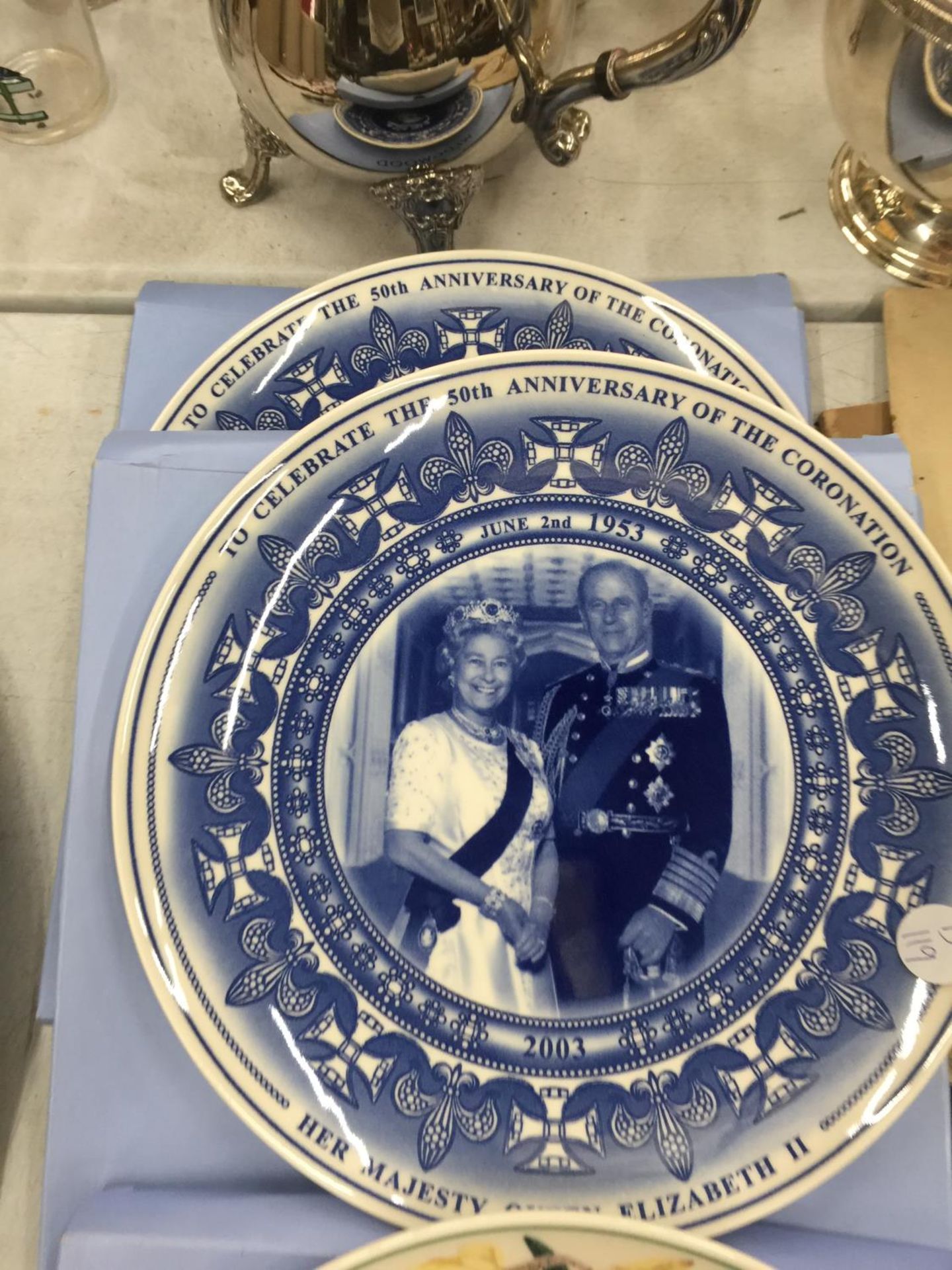 TWO BOXED WEDGWOOD CALENDAR PLATES TOGETHER WITH TWO BOXED WEDGWOOD CORONATION PLATES - Image 4 of 4