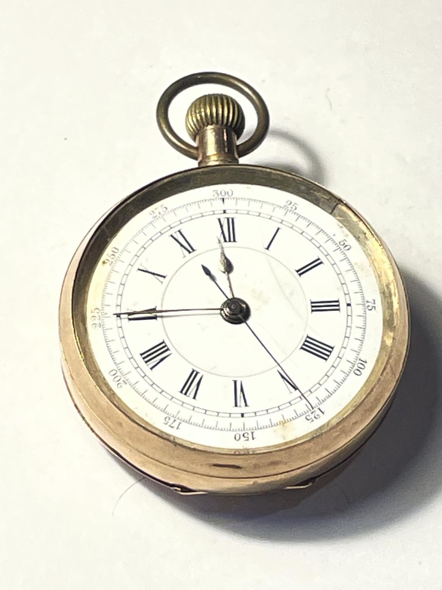 A 9CT GOLD OPEN FACED POCKET WATCH WITH LEVER ESCAPEMENT AND A ROMAN NUMERAL FACE, A/F GROSS