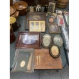 A QUANTITY OF VINTAGE PHOTOGRAPHS AND FRAMES