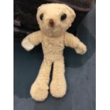 A VINTAGE CHILPRUTE SMALL TEDDY BEAR WITH LAMBS WOOL, HEIGHT 23CM
