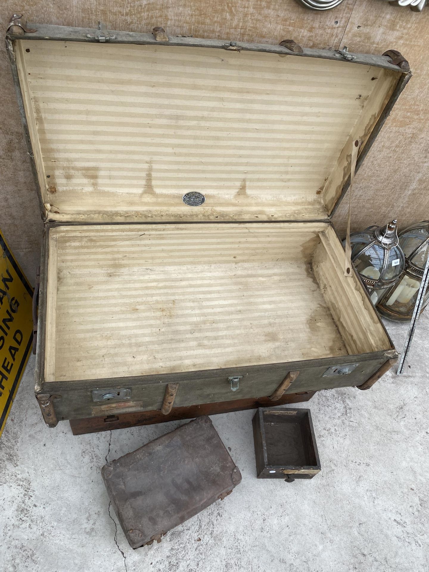 AN ASSORTMENT OF ITEMS TO INCLUDE A METAL TRAVEL TRUNK, A FURTHER VINTAGE TRAVEL TRUNK, A PEDESTRIAN - Image 7 of 11