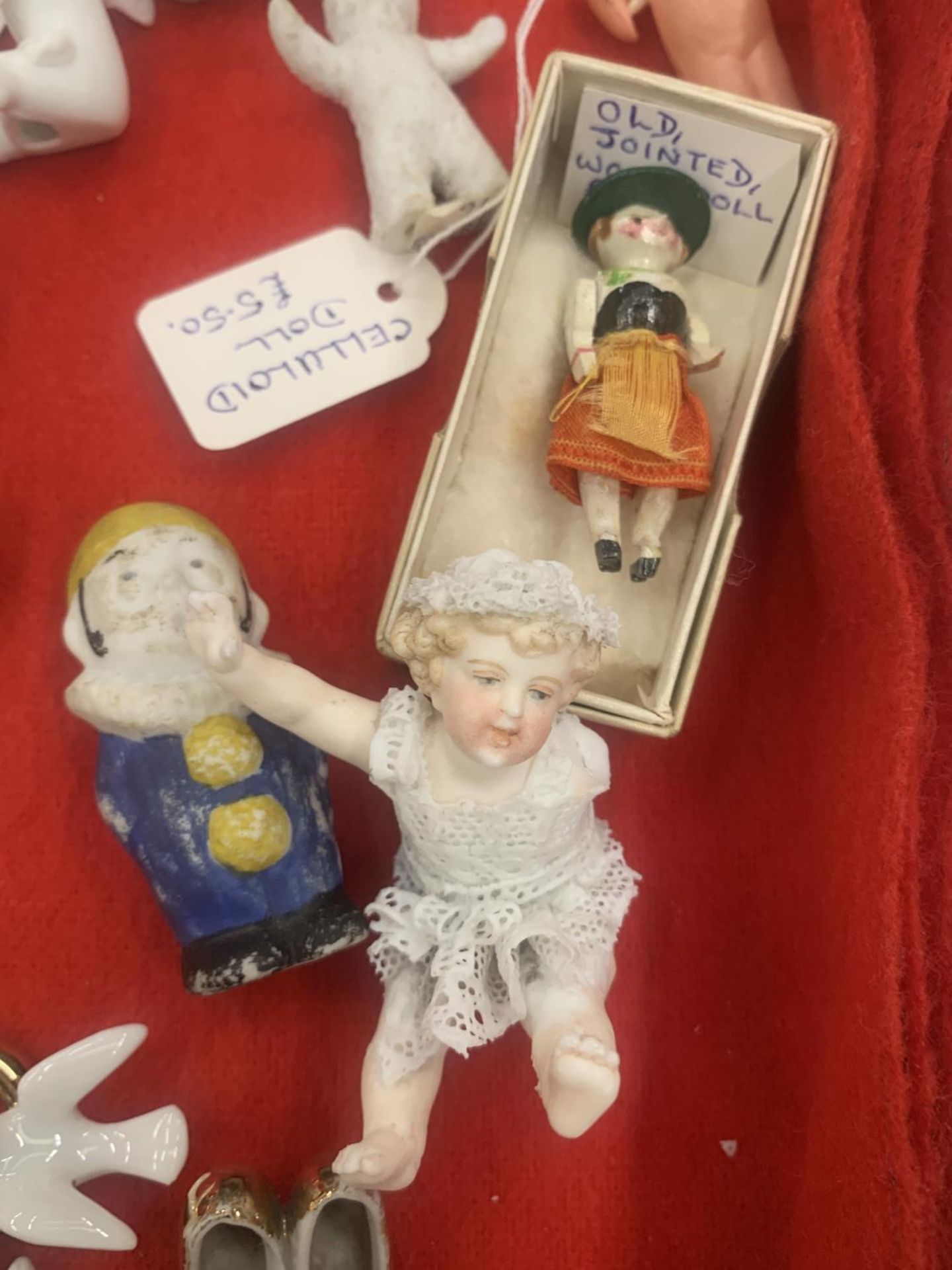 A COLLECTION OF VINTAGE MINIATURES TO INCLUDE CELLULOID DOLLS, BISQUE DOLLS, CAKE DECORATIONS, ETC - Image 3 of 4