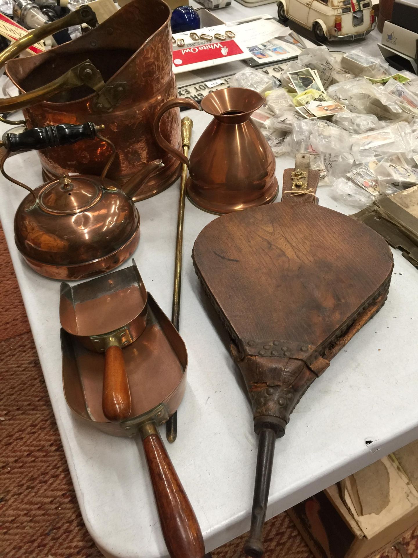 A GROUP OF VINTAGE METALWARES - COPPPER COAL BUCKET, BELLOWS, KETTLE ETC - Image 3 of 3