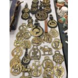 A LARGE QUANTITY OF VINTAGE HORSE BRASSES