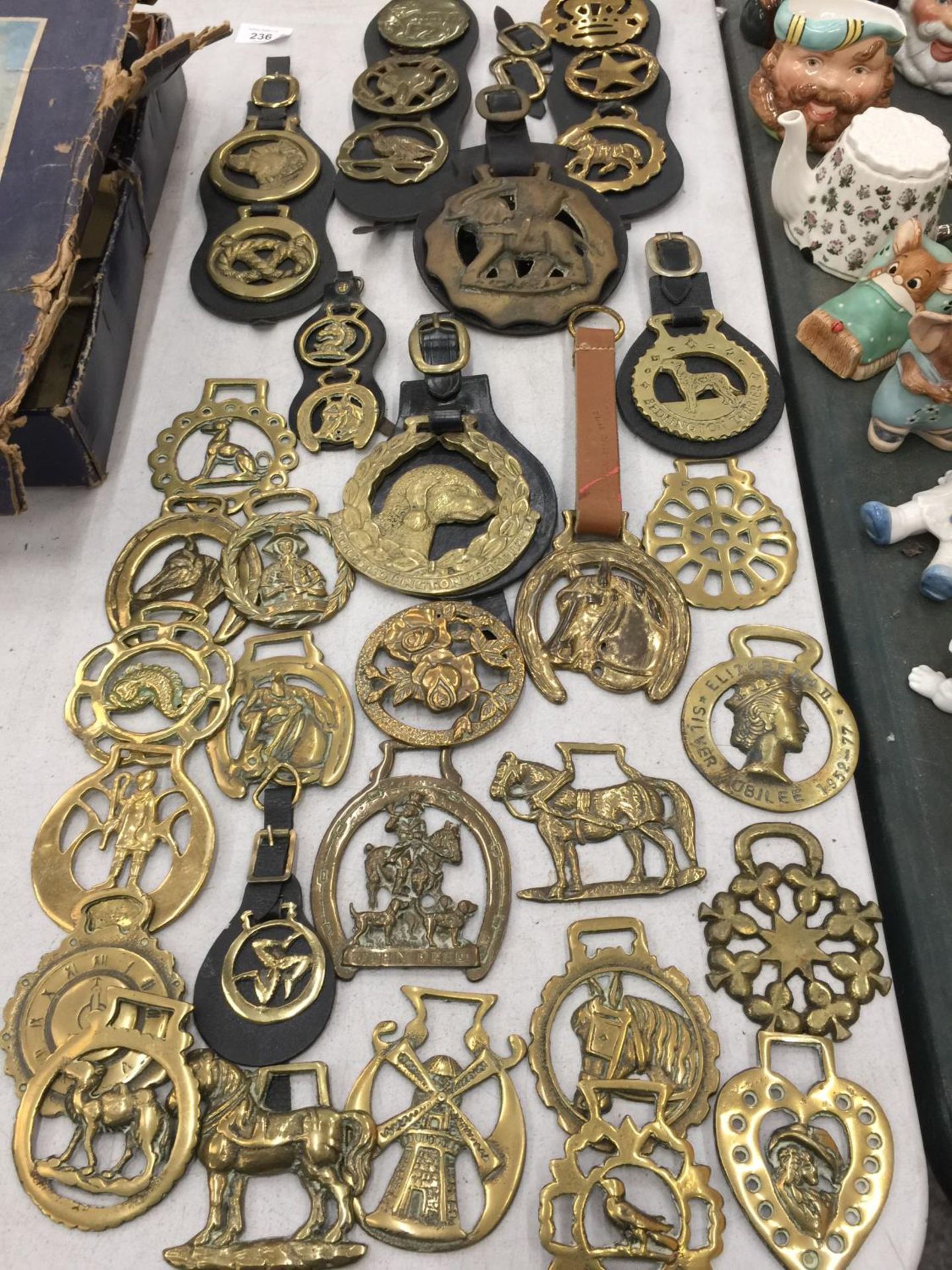 A LARGE QUANTITY OF VINTAGE HORSE BRASSES