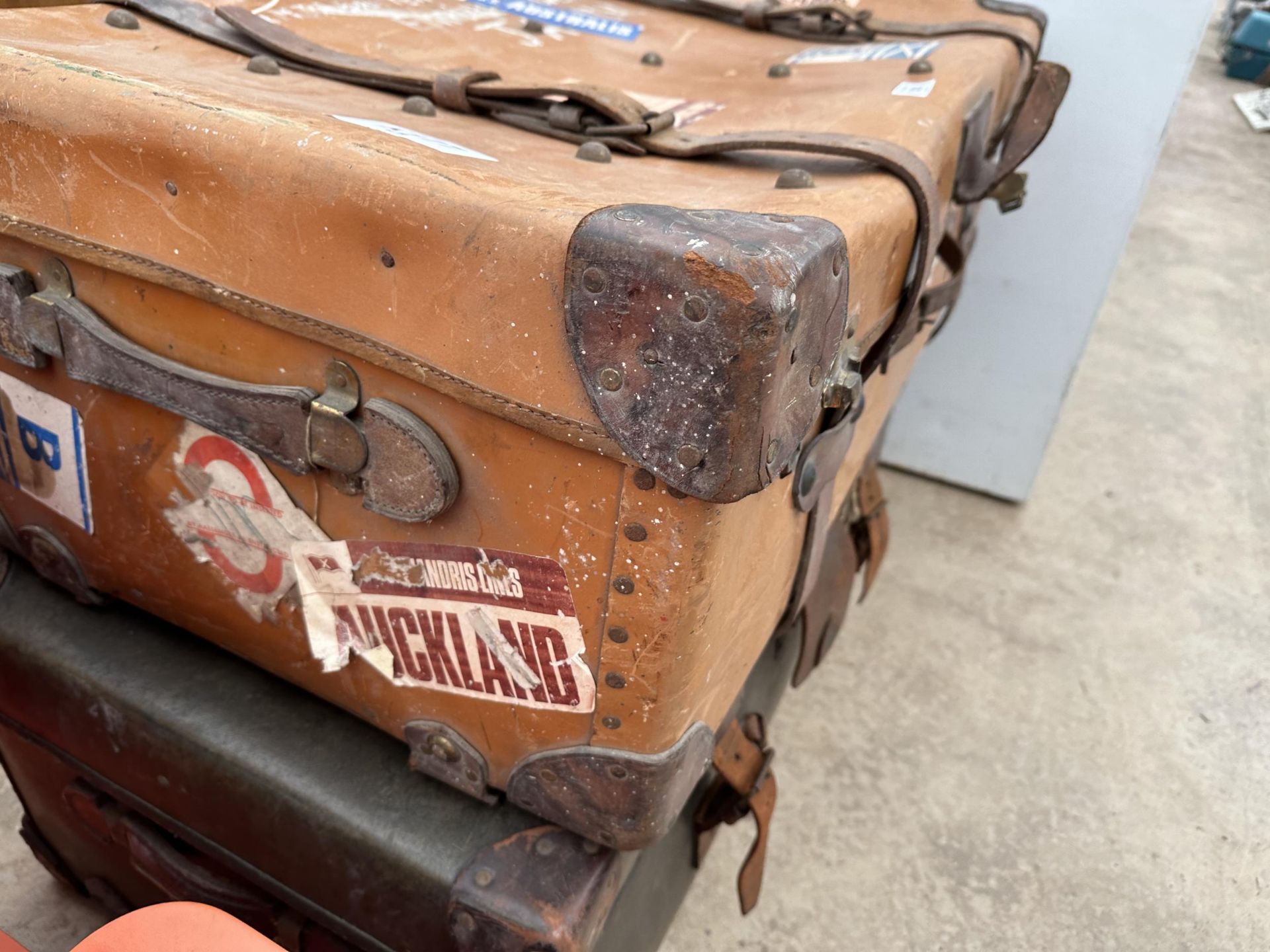 TWO VINTAGE LEATHER TRAVEL CASES - Image 3 of 4