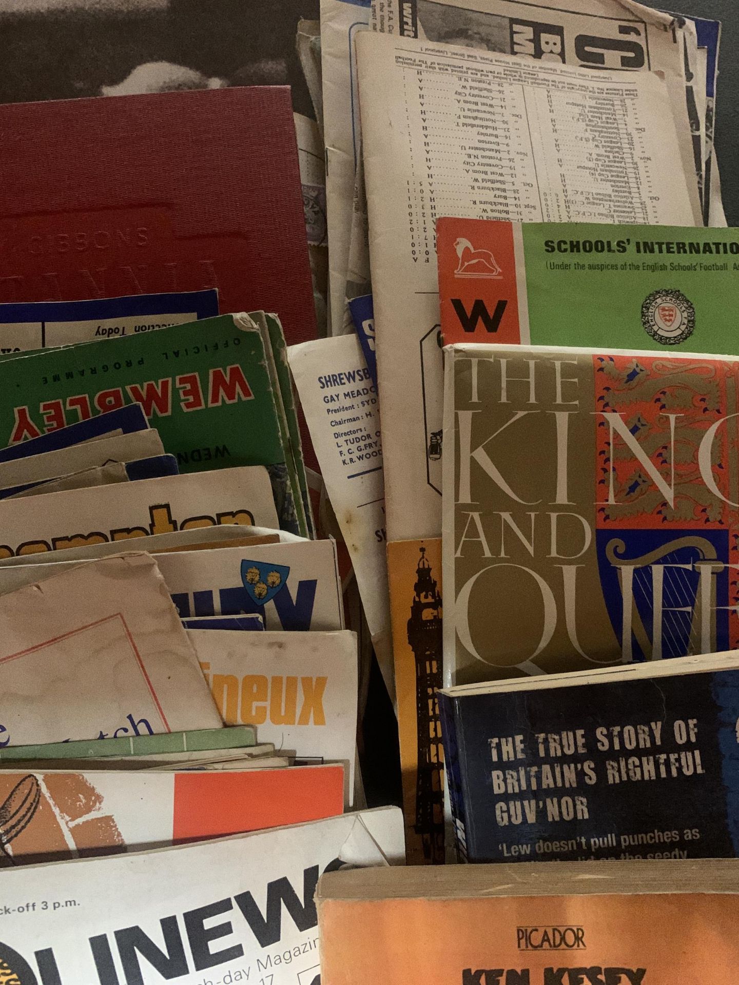 A COLLECTION OF VINTAGE MAGAZINES, FOOTBALL PROGRAMMES ETC - Image 2 of 2