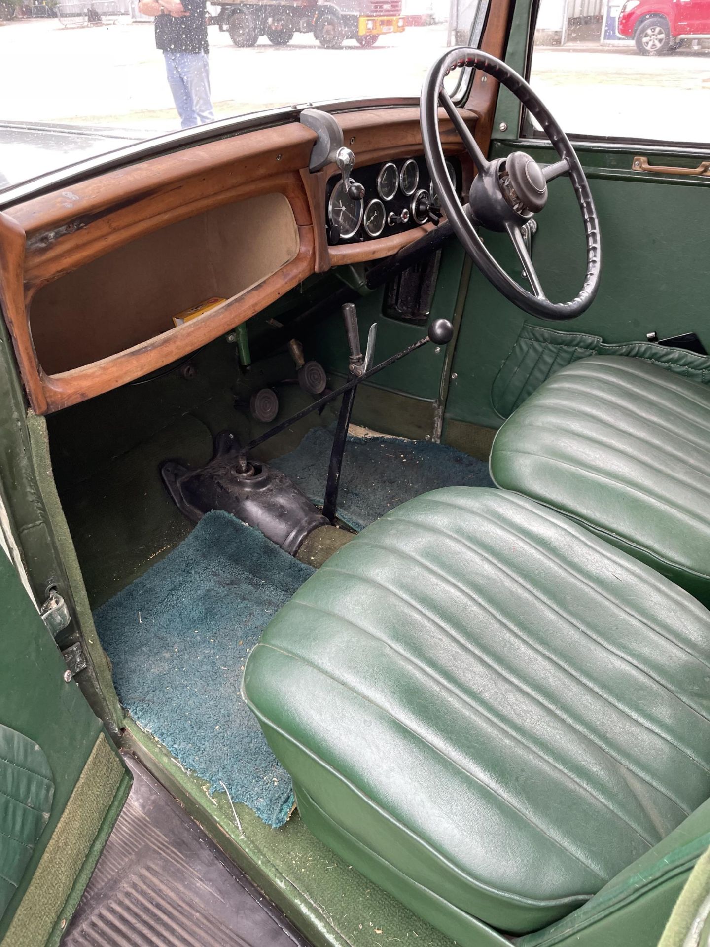 A 1935 AUSTIN 10 MOTOR CAR - REGISTRATION JU 7759, IN VERY GOOD CONDITION, STARTS AND RUNS, ON A V5C - Image 8 of 10