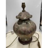 A VINTAGE ORIENTAL SATSUMA STYLE TABLE LAMP