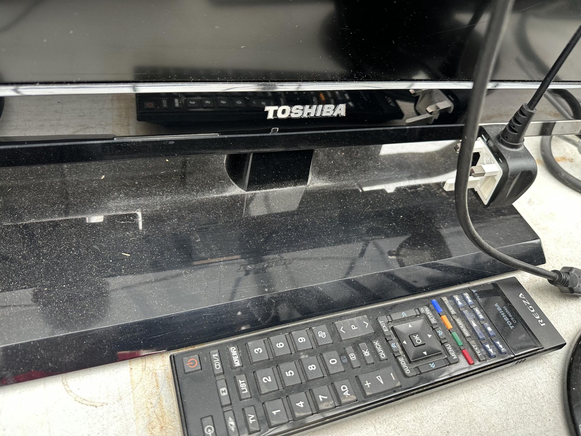 A TOSHIBA 32" TELEVISION WITH REMOTE CONTROL - Image 2 of 3
