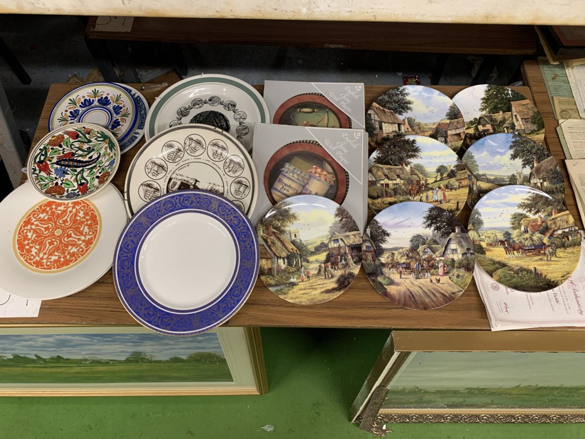 A COLLECTION OF CABINET PLATES TO INCLUDE THE 'HARVEST HOME' SERIES, ETC