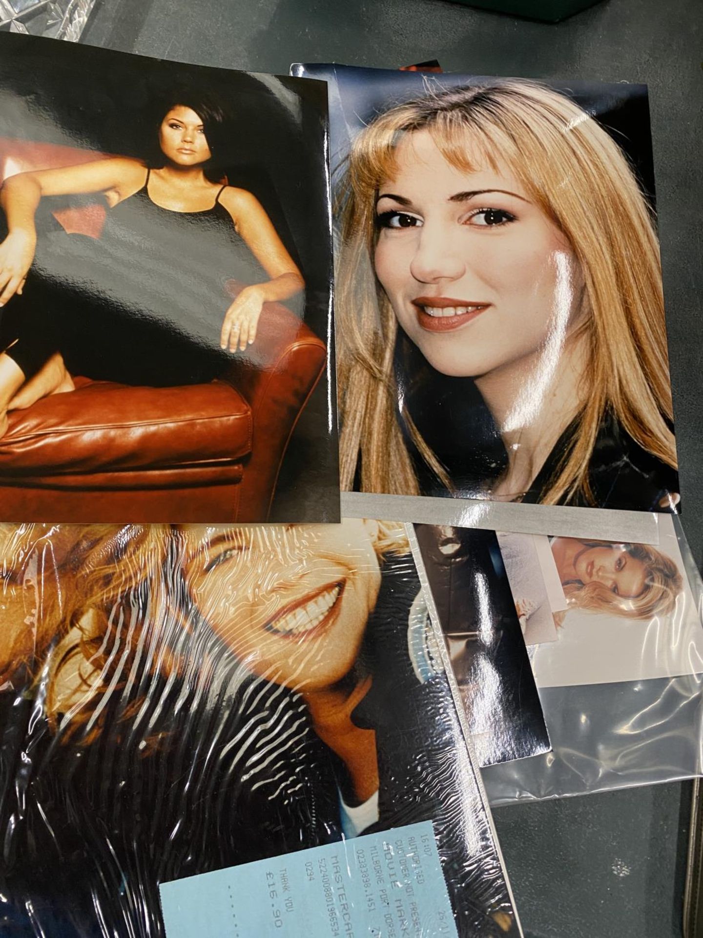 A COLLECTION OF PHOTOGRAPHS OF US AND GB FEMALE ACTRESSES AND POP STARS - Image 2 of 2