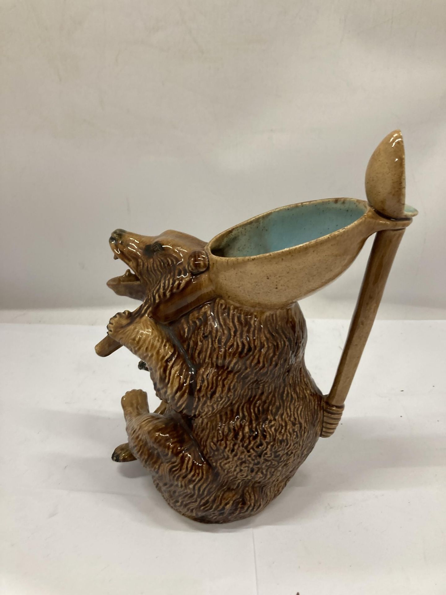 A VICTORIAN MAJOLICA BEAR JUG - Image 4 of 5