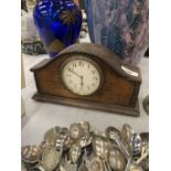 A VINTAGE MAHOGANY MANTLE CLOCK WITH WIND UP MECHANISM