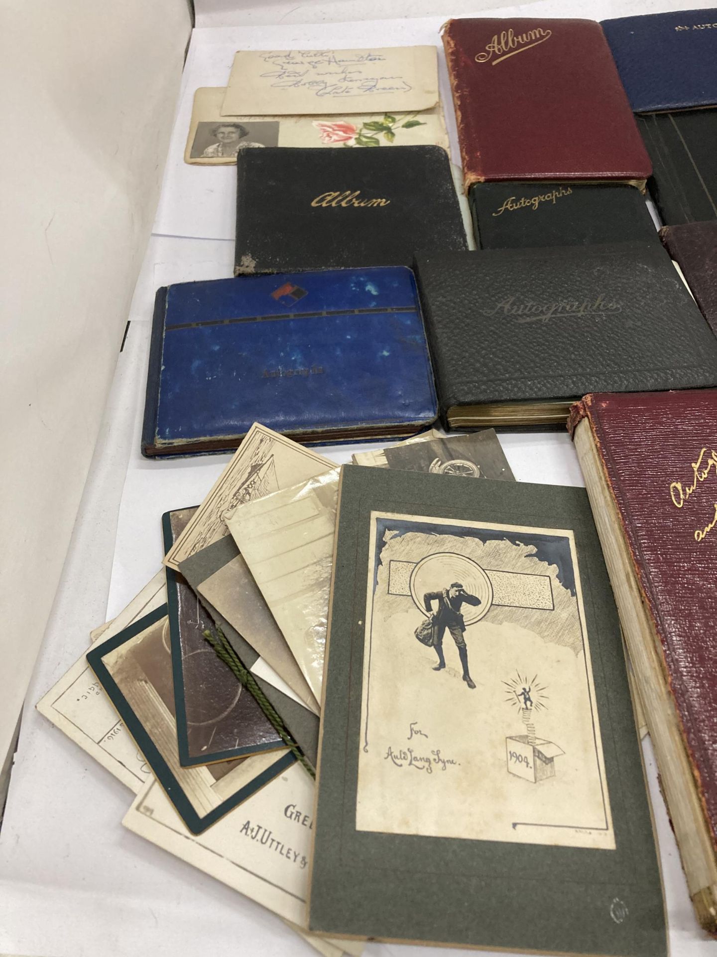 A LARGE COLLECTION OF VINTAGE LEATHER AUTOGRAPH BOOKS - Image 2 of 14