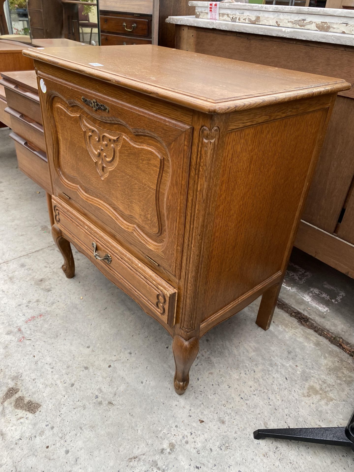 A CONTINENTAL OAK CABINET WITH DROP-DOWN FRONT AND SINGLE DRAWER, 29" WIDE - Image 2 of 3