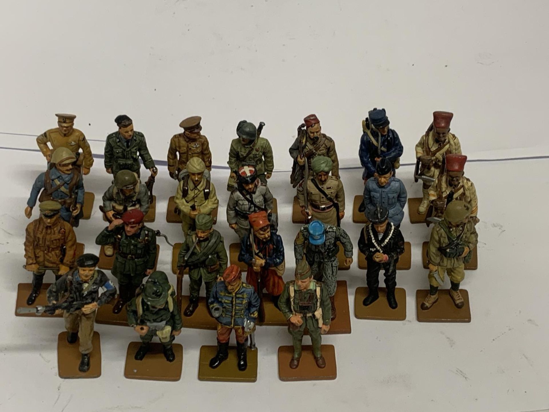 A COLLECTION OF DEL PRADO MILITARY FIGURES - 25 IN TOTAL