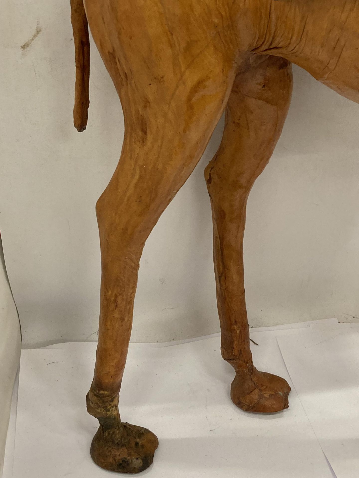 A LARGE VINTAGE LEATHER CAMEL ANIMAL FIGURE, HEIGHT 60CM, WIDTH 59CM - Image 5 of 5