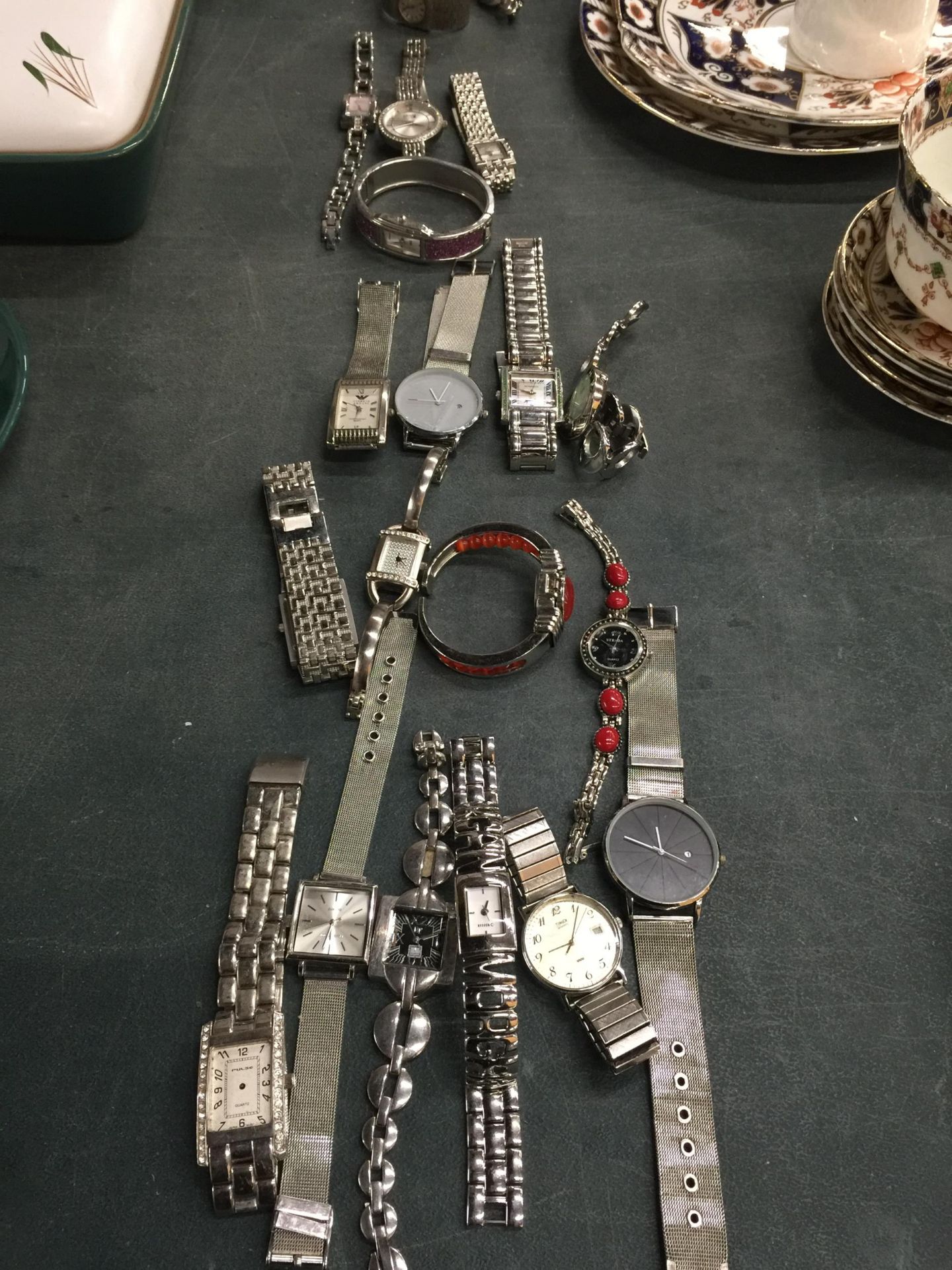 A COLLECTION OF STAINLESS STEEL WATCHES, TIMEX, PULSAR ETC