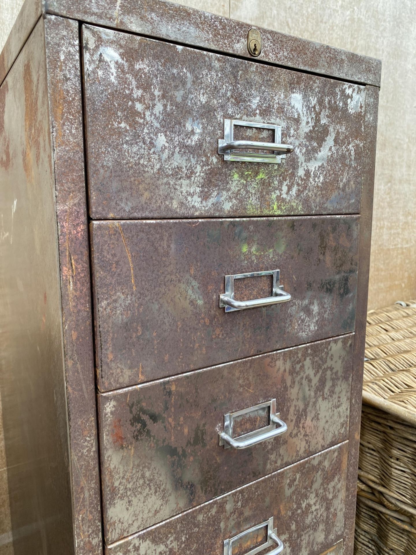 A VINTAGE SIX DRAWER METAL FILING CABINET - Image 3 of 4