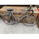 A RETRO DUCH PRIMA GENTS ROAD RACING BIKE WITH 10 SPEED GEAR SYSTEM