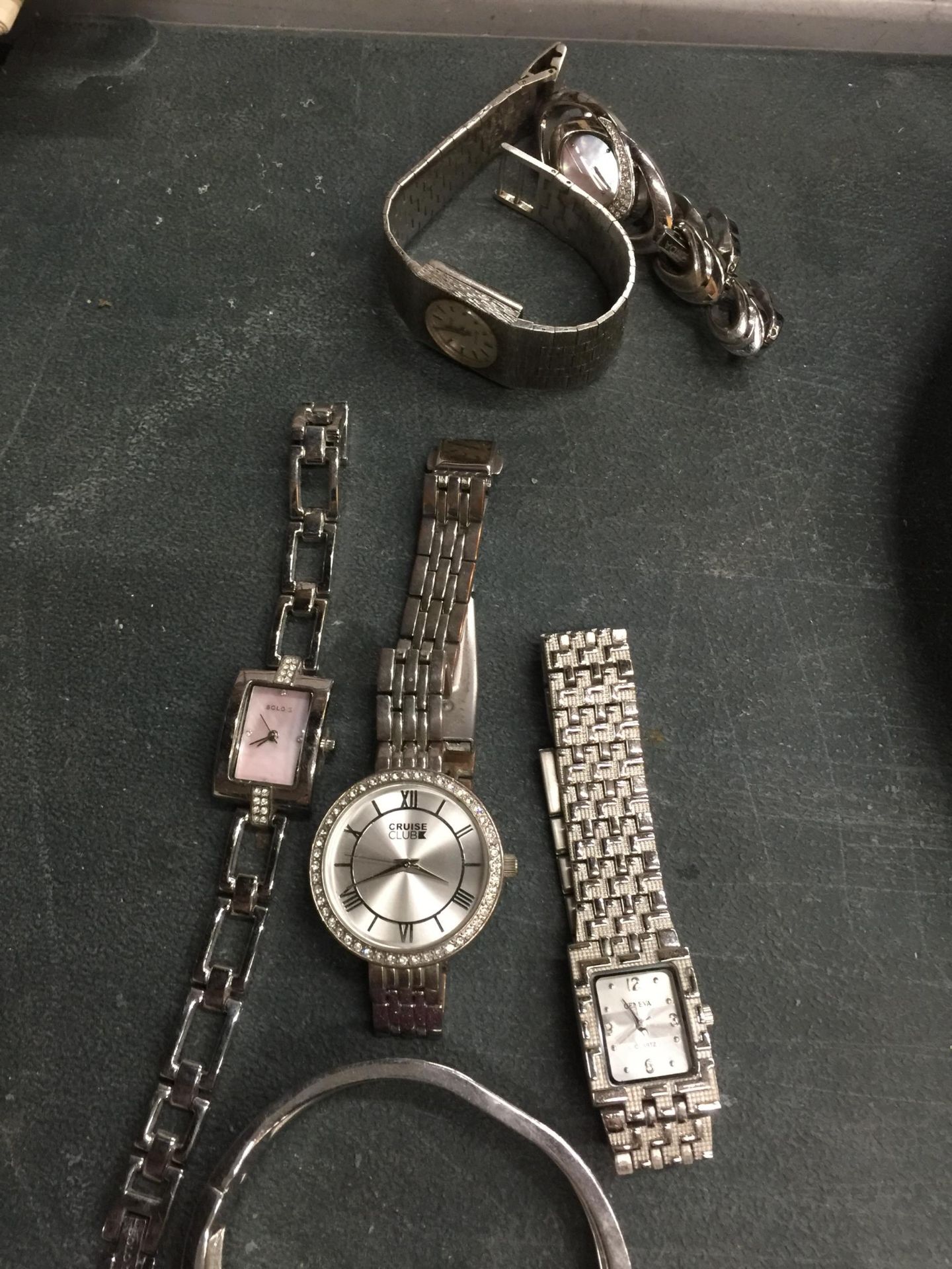 A COLLECTION OF STAINLESS STEEL WATCHES, TIMEX, PULSAR ETC - Image 2 of 3