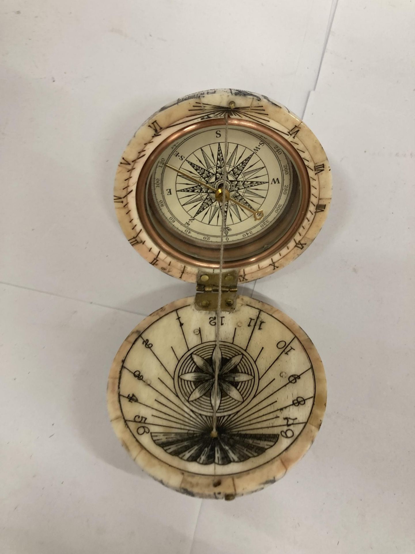 A VINTAGE BONE GLOBE COMPASS - Image 2 of 3