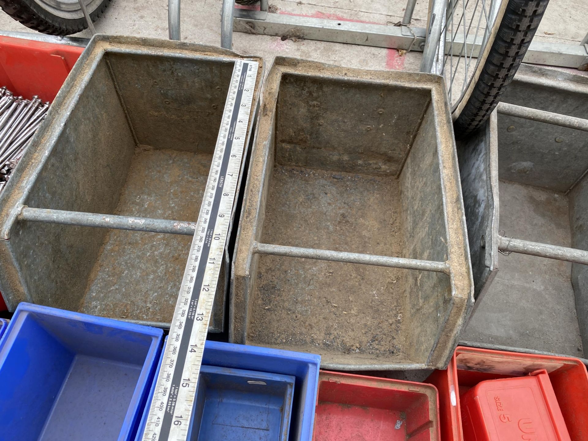 AN ASSORTMENT OF PLASTIC AND GALVANISED STORAGE LIN BINS, AN ASSORTMENT OF METAL PIPE FITTINGS AND A - Image 2 of 3