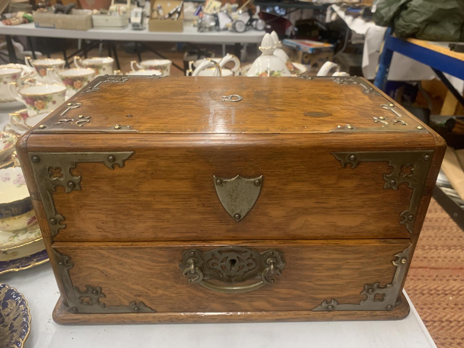 A VICTORIAN GOTHIC OAK SMOKERS CHEST WITH METAL BANDING AND SIDE HANDLES - Image 2 of 4